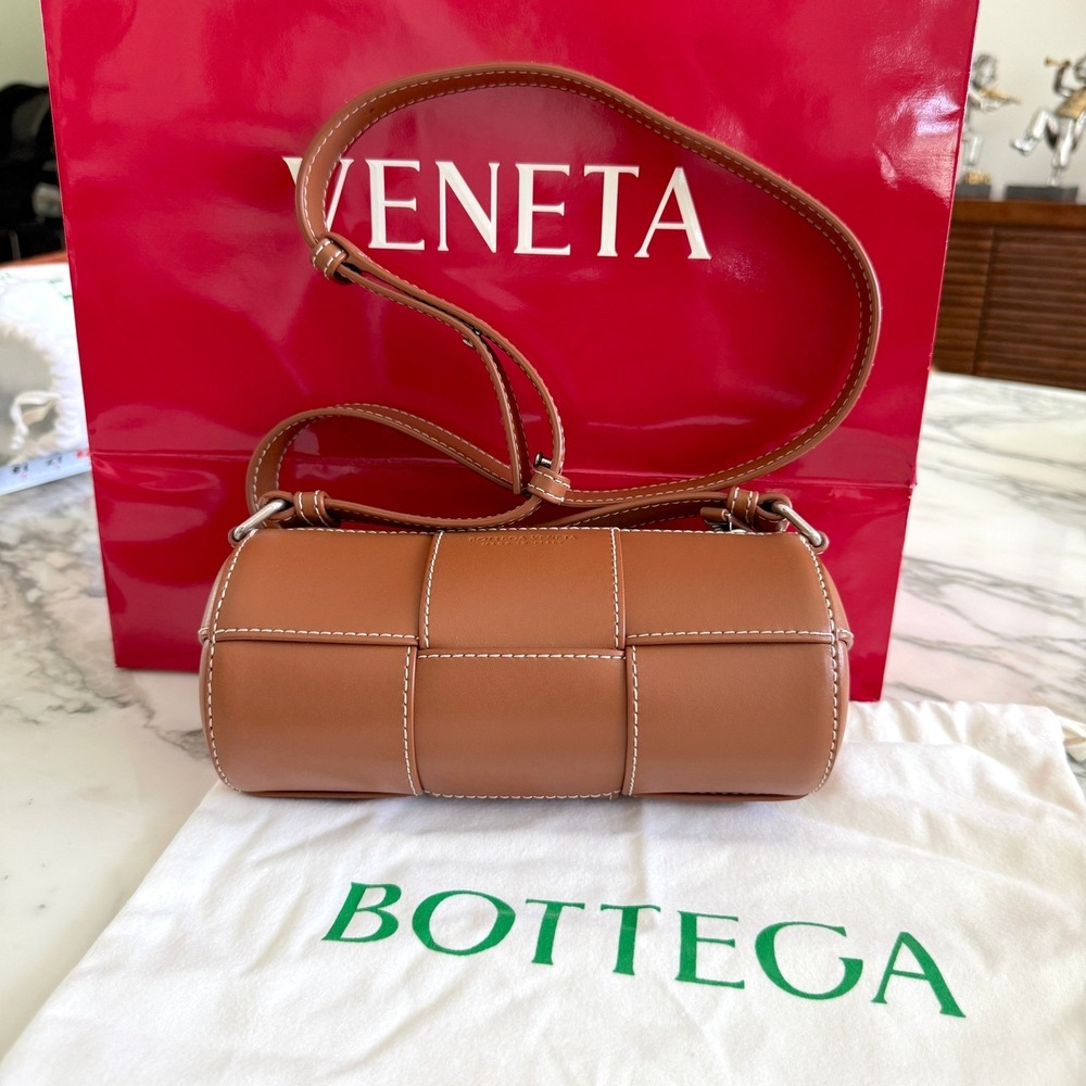Bottega Veneta 741561‎ Urban Stitch Leather Barrel Bag Brown Crossbody